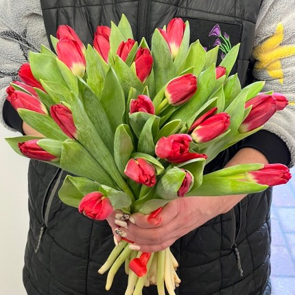 Букет красных тюльпанов на 8 марта с доставкой в по Яхроме